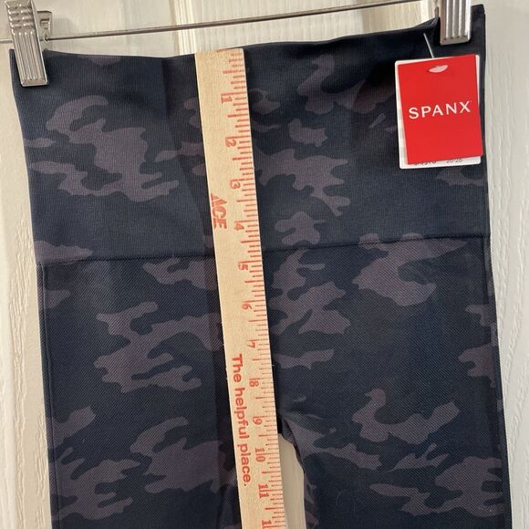 SPANX Women’s Medium Look at Me Now Seamless Leggings Black Camo Shaping FL3515 - Picture 5 of 9